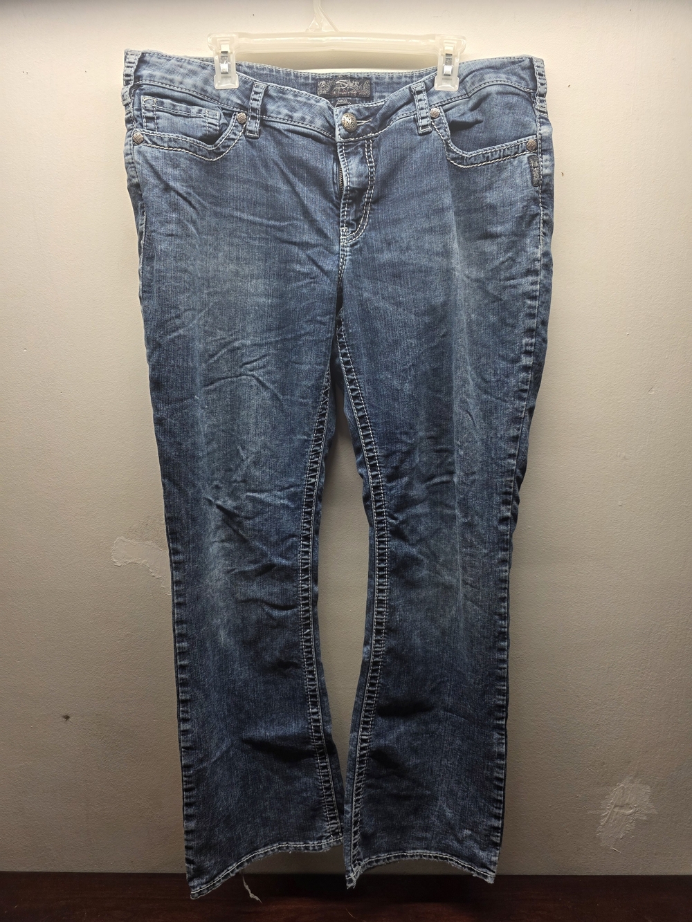 Silver Jeans Women's Boot Cut Denim in Light Blue Wash